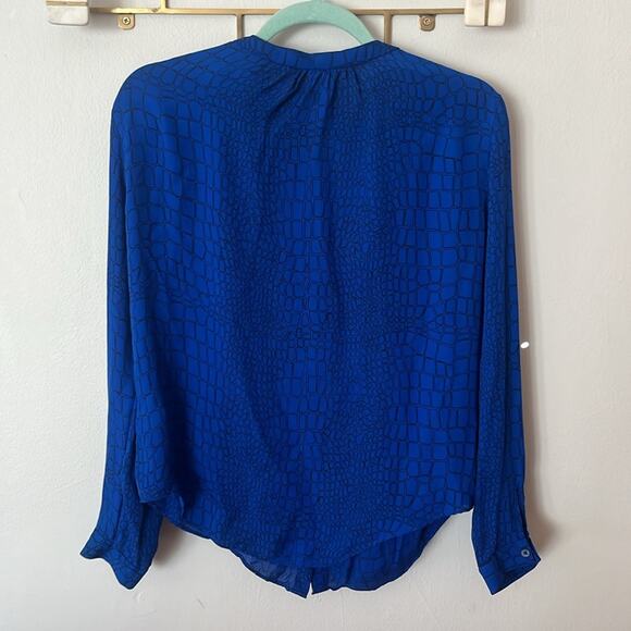 Babaton 100% silk button down blouse.  Size S - Picture 3 of 6